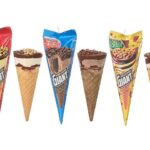セブンイレブンのグリコ ジャイアントコーンを比較する。税込価格：214円。アレルギー物質（特定原材料7品目）チョコナッツ：乳・小麦・落花生 クッキー＆チョコ：乳・小麦 チョコ＆ミルク：乳・小麦。アレルギー：乳、小麦、落花生。