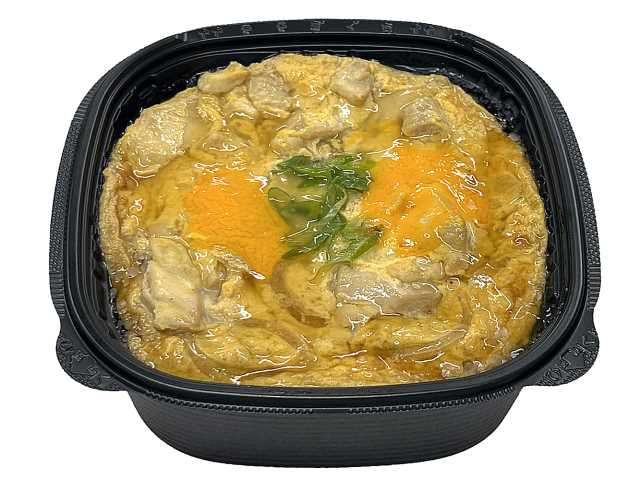 セブンイレブンの親子丼を比較する。税込価格：594円、カロリー：579kcal、1円あたりカロリー：0.97kcal/円、たんぱく質：22.1g、1円あたりたんぱく質：0.04g/円、脂質：14.2g、炭水化物：92.8g、糖質：88.5g、食物繊維：4.3g、食塩相当量：2.1g。みりんの甘さとコクが感じられる、ふわとろ食感の親子丼です。アレルギー：卵、小麦。