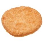 セブンイレブンのおでん まる天を比較する。税込価格：131円、カロリー：51kcal、1円あたりカロリー：0.39kcal/円、たんぱく質：4.1g、1円あたりたんぱく質：0.03g/円、脂質：1.2g、炭水化物：6.3g、糖質：5.9g、食物繊維：0.4g、食塩相当量：0.9g。地区限定商品。なじみのある丸い形が特長の練物です。魚すり身を昔ながらの石うすで練り上げ、しなやかな食感と魚のうま味を楽しめるように仕上げました。アレルギー：卵、小麦 特定原材料に準ずる20品目: 大豆。