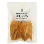 セブンイレブンの７プレミアム干しいも。税込価格：387円、カロリー：260kcal、たんぱく質：3.9g、脂質：0.5g、炭水化物：62.4g、糖質：57.4g、食物繊維：5g、食塩相当量：0.3g。ほど良い食感と素朴な甘さが特長の干しいもです。アレルギー：なし。