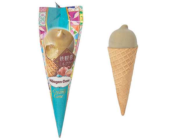 セブンイレブンのハーゲンダッツ クリーミーコーン 鉄観音ミルクティーを比較する。税込価格：414円。アレルギー：卵、乳、小麦。