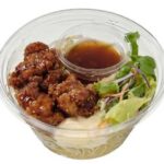甘辛鶏唐揚げのパスタサラダ セブンイレブン 甘辛く味付けをした鶏の唐揚げが入った食べ応えのあるパスタサラダ。