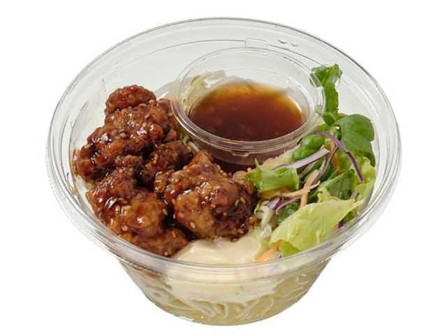 甘辛鶏唐揚げのパスタサラダ セブンイレブン 甘辛く味付けをした鶏の唐揚げが入った食べ応えのあるパスタサラダ。