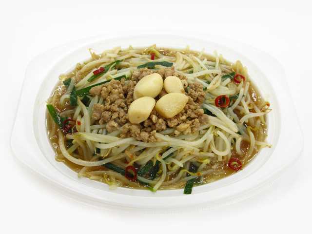 セブンイレブンのスタミナにんにく炒め つゆだく仕立てを比較する。税込価格：419円、カロリー：182kcal、1円あたりカロリー：0.43kcal/円、たんぱく質：10.8g、1円あたりたんぱく質：0.03g/円、脂質：7.8g、炭水化物：19.9g、糖質：14.4g、食物繊維：5.5g、食塩相当量：4.1g。にんにくが香るもやし炒めです。たっぷりのタレで食べる仕立てで、具材にはもやし,豚ミンチ,にんにく,ニラを使用しています。アレルギー：卵、小麦。
