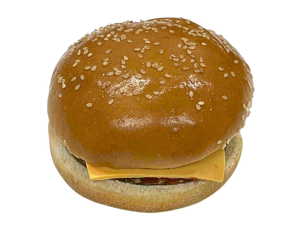 セブンイレブンのチーズバーガーを比較する。税込価格：270円、カロリー：382kcal、1円あたりカロリー：1.41kcal/円、たんぱく質：15.4g、1円あたりたんぱく質：0.06g/円、脂質：16.9g、炭水化物：42.9g、糖質：41g、食物繊維：1.9g、食塩相当量：2.2g。香ばしく焼いたビーフパティとチェダーチーズを合わせたチーズバーガーです。アレルギー：卵、乳、小麦。