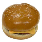 セブンイレブンのチーズバーガーを比較する。税込価格：270円、カロリー：382kcal、1円あたりカロリー：1.41kcal/円、たんぱく質：15.4g、1円あたりたんぱく質：0.06g/円、脂質：16.9g、炭水化物：42.9g、糖質：41g、食物繊維：1.9g、食塩相当量：2.2g。香ばしく焼いたビーフパティとチェダーチーズを合わせたチーズバーガーです。アレルギー：卵、乳、小麦。