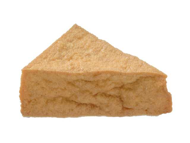 セブンイレブンのおでん 味しみ木綿厚揚げを比較する。税込価格：131円、カロリー：114kcal、1円あたりカロリー：0.87kcal/円、たんぱく質：8.3g、1円あたりたんぱく質：0.06g/円、脂質：8.1g、炭水化物：2.1g、糖質：1.6g、食物繊維：0.5g、食塩相当量：0g。豆腐を高温の油で香ばしく揚げた、なめらかな木綿厚揚げです。アレルギー：なし。