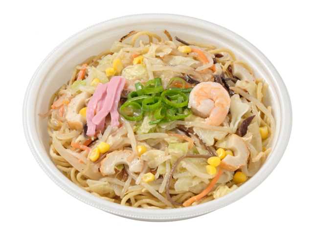 セブンイレブンのばりうまか！コク旨焼ちゃんぽんを比較する。税込価格：572円、カロリー：533kcal、1円あたりカロリー：0.93kcal/円、たんぱく質：19.5g、1円あたりたんぱく質：0.03g/円、脂質：18.3g、炭水化物：75.7g、糖質：69.2g、食物繊維：6.5g、食塩相当量：4.7g。ちゃんぽんスープで炒めた具材と、香ばしく炒めた麺を組み合わせた焼ちゃんぽんです。アレルギー：卵、小麦、えび。