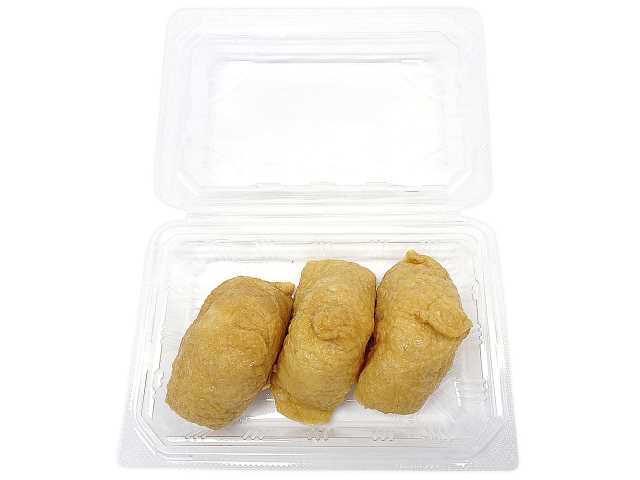 セブンイレブンのいなり ３個入りを比較する。税込価格：319円、カロリー：198kcal、1円あたりカロリー：0.62kcal/円、たんぱく質：5.3g、1円あたりたんぱく質：0.02g/円、脂質：4.2g、炭水化物：35.4g、糖質：34.3g、食物繊維：1.1g、食塩相当量：1.5g。買い合わせしやすく、食べやすいサイズの「いなり寿司」の３個入りです。アレルギー：小麦。