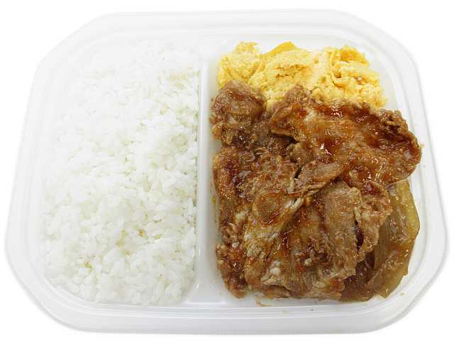 セブンイレブンの豚焼肉弁当を比較する。税込価格：646円、カロリー：669kcal、1円あたりカロリー：1.04kcal/円、たんぱく質：24.3g、1円あたりたんぱく質：0.04g/円、脂質：20g、炭水化物：98.9g、糖質：97g、食物繊維：1.9g、食塩相当量：2.8g。ご飯が進む甘濃いタレをからめた豚焼肉と、ふんわりとした玉子を合わせた弁当です。アレルギー：卵、小麦。