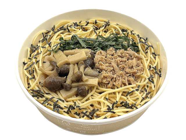 セブンイレブンの信州産きのことツナの和風パスタを比較する。税込価格：430円、カロリー：440kcal、1円あたりカロリー：1.02kcal/円、たんぱく質：23.4g、1円あたりたんぱく質：0.05g/円、脂質：7.9g、炭水化物：71.6g、糖質：66.1g、食物繊維：5.5g、食塩相当量：3.8g。信州産のしめじ，エリンギを使用し、人気のツナと大葉でさっぱりと食べられる和風仕立てのパスタです。アレルギー：小麦。