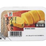 セブンイレブンの７プレミアム だし巻き玉子を比較する。税込価格：192円、カロリー：141kcal、1円あたりカロリー：0.73kcal/円、たんぱく質：11.3g、1円あたりたんぱく質：0.06g/円、脂質：9.7g、炭水化物：2.3g、糖質：2.1g、食物繊維：0.2g、食塩相当量：1g。玉子の味わいが楽しめるだし巻き玉子です。アレルギー：卵、小麦。