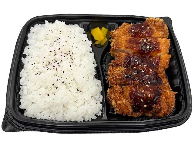 チキンかつ弁当 セブンイレブン 肉の旨みを感じられるチキンかつ弁当。