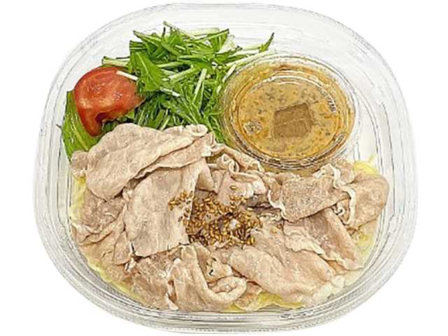 セブンイレブンのごまポン酢で食べる 豚しゃぶ冷製パスタを比較する。税込価格：572円、カロリー：564kcal、1円あたりカロリー：0.99kcal/円、たんぱく質：31g、1円あたりたんぱく質：0.05g/円、脂質：26.9g、炭水化物：52.4g、糖質：46.6g、食物繊維：5.8g、食塩相当量：4.6g。豚しゃぶ、水菜、トマトを使用し、ごまポン酢でさっぱりと食べられる冷製パスタです。アレルギー：卵、小麦。
