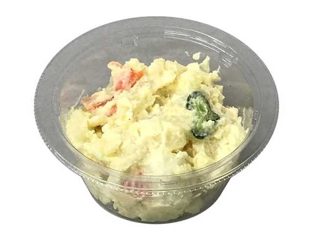 セブンイレブンの北海道産男爵のポテトサラダを比較する。税込価格：214円、カロリー：244kcal、1円あたりカロリー：1.14kcal/円、たんぱく質：2g、1円あたりたんぱく質：0.01g/円、脂質：16.3g、炭水化物：23.2g、糖質：21.2g、食物繊維：2g、食塩相当量：1.4g。野菜の味や食感を楽しめるシンプルな仕立てのポテトサラダです。アレルギー：卵。
