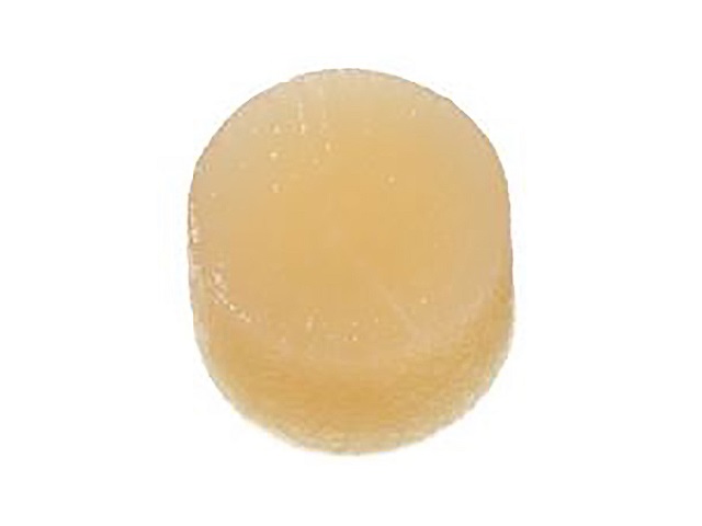 セブンイレブンのおでん 味しみ大根を比較する。税込価格：131円、カロリー：12kcal、1円あたりカロリー：0.09kcal/円、たんぱく質：0.3g、1円あたりたんぱく質：0.01未満g/円、脂質：0.1g、炭水化物：3.1g、糖質：2.2g、食物繊維：0.9g、食塩相当量：0.4g。季節に合わせ、おでんに適した品種を指定した国産大根を使用しています。しっかりと味が染みた大根に仕上げました。アレルギー：小麦 特定原材料に準ずる20品目: 大豆。