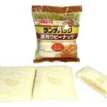 セブンイレブンのランチパック 深煎りピーナッツを比較する。税込価格：172円、カロリー：182kcal、1円あたりカロリー：1.06kcal/円、たんぱく質：3.7g、1円あたりたんぱく質：0.02g/円、脂質：10g、炭水化物：19.2g、食塩相当量：0.3g。クリームの中のピーナッツの割合を増やし、ピーナッツの濃厚な味わいを向上させ、価格を（税抜）１４９円から１５９円に変更しました。アレルギー：乳、小麦、落花生。