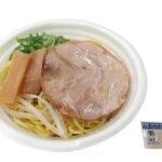 セブンイレブンのミニ醤油豚骨ラーメンを比較する。税込価格：430円、カロリー：254kcal、1円あたりカロリー：0.59kcal/円、たんぱく質：12.7g、1円あたりたんぱく質：0.03g/円、脂質：3.8g、炭水化物：43.1g、糖質：41.4g、食物繊維：1.7g、食塩相当量：3.3g。ミニタイプの醤油豚骨ラーメンです。アレルギー：卵、乳、小麦。