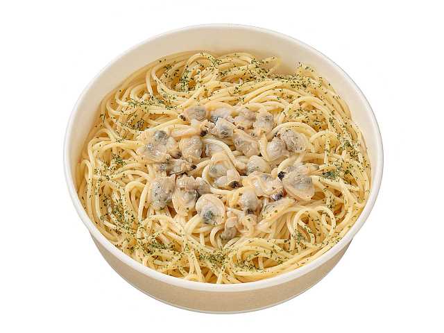 セブンイレブンのあさりのボンゴレスパゲティを比較する。税込価格：518円、カロリー：471kcal、1円あたりカロリー：0.91kcal/円、たんぱく質：20.2g、1円あたりたんぱく質：0.04g/円、脂質：11.3g、炭水化物：75.3g、糖質：69.1g、食物繊維：6.2g、食塩相当量：3.9g。あさりの旨味がつまったソースに、ふっくらと仕上げたあさりを組み合わせたパスタです。アレルギー：小麦、かに。