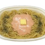 セブンイレブンの大盛 明太マヨのスパゲティを比較する。税込価格：475円、カロリー：750kcal、1円あたりカロリー：1.58kcal/円、たんぱく質：25g、1円あたりたんぱく質：0.05g/円、脂質：28.4g、炭水化物：102.3g、糖質：94.7g、食物繊維：7.6g、食塩相当量：6.6g。大盛タイプの明太子スパゲティです。コクのあるマヨネーズソースの隠し味にレモン果汁を使用しました。アレルギー：卵、乳、小麦。