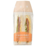 セブンイレブンのハムカツたまごサンドを比較する。税込価格：313円、カロリー：371kcal、1円あたりカロリー：1.18kcal/円、たんぱく質：10.2g、1円あたりたんぱく質：0.03g/円、脂質：19.7g、炭水化物：39.1g、糖質：37.2g、食物繊維：1.9g、食塩相当量：2.1g。たまごサラダと肉の旨味を感じるハムカツに濃厚なソースを組合わせました。アレルギー：卵、乳、小麦。