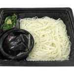 手延べそうめん セブンイレブン 昔ながらの手延べ製法により、つるみがありのど越しの良い麺が特長のそうめんです。