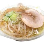 香る旨みつゆ 冷かけ鶏ガラ醤油ラーメン セブンイレブン 鶏ガラと醤油のスッキリとした味わいのスープが特長の冷たい醤油ラーメン。