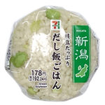 セブンイレブンの枝豆たっぷり だし飯おむすびを比較する。税込価格：192円、カロリー：191kcal、1円あたりカロリー：0.99kcal/円、たんぱく質：5g、1円あたりたんぱく質：0.03g/円、脂質：2.4g、炭水化物：38.5g、糖質：36g、食物繊維：2.5g、食塩相当量：1.7g。地域の定番「枝豆おむすび」の枝豆を増量した、食べ応えあるおにぎり。アレルギー：卵、小麦。
