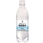 セブンイレブンの７プレミアム 強炭酸水 ５００ｍｌ。税込価格：92円、カロリー：0kcal、たんぱく質：0g、脂質：0g、炭水化物：0g、糖質：0g、食物繊維：0g、食塩相当量：0g。天然水と炭酸だけで仕上げたキレのいい刺激の強炭酸水です。アレルギー：なし。