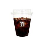 セブンイレブンのセブンカフェ アイスコーヒーＲ。税込価格：140円、カロリー：9kcal、たんぱく質：0.5g、脂質：0g、炭水化物：1.6g、糖質：1.4g、食物繊維：0.2g、食塩相当量：0g。アレルギー：なし。