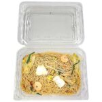 海老とイカの焼ビーフン セブンイレブン 鉄鍋を使用して野菜と一緒にビーフンを炒め、海老とイカと玉子を盛り付けた焼ビーフン。