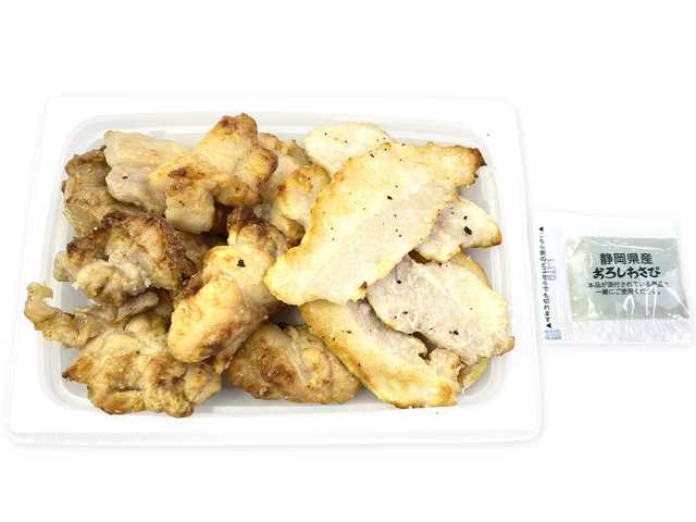 セブンイレブンの静岡県産わさびで食べる焼鳥＆豚とろを比較する。税込価格：462円、カロリー：329kcal、1円あたりカロリー：0.71kcal/円、たんぱく質：23g、1円あたりたんぱく質：0.05g/円、脂質：24.9g、炭水化物：3.5g、糖質：3.1g、食物繊維：0.4g、食塩相当量：2.2g。ジューシーに焼き上げた焼鳥と豚とろを静岡県産わさびで食べるおつまみ惣菜です。アレルギー：小麦。