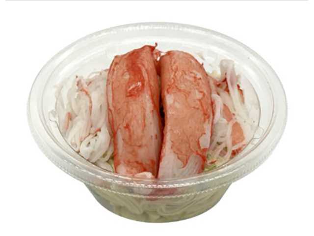 セブンイレブンのカニカマのコク旨スパゲティサラダを比較する。税込価格：300円、カロリー：223kcal、1円あたりカロリー：0.74kcal/円、たんぱく質：8g、1円あたりたんぱく質：0.03g/円、脂質：13.2g、炭水化物：18.5g、糖質：17.6g、食物繊維：0.9g、食塩相当量：1.5g。スパゲティサラダにカニカマを乗せたカップデリです。コクと旨味のあるマヨネーズソースが特長です。アレルギー：卵、乳、小麦、かに。