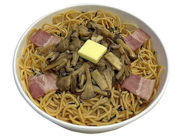 ３種きのこのバター醤油パスタ 三重県産舞茸使用 セブンイレブン 舞茸、エリンギ、しめじの３種類のきのこを使用したバター醤油パスタ。