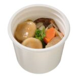 セブンイレブンのもっちりすいとん ２個入りを比較する。税込価格：387円、カロリー：145kcal、1円あたりカロリー：0.38kcal/円、たんぱく質：9.3g、1円あたりたんぱく質：0.02g/円、脂質：3.1g、炭水化物：21.3g、糖質：18.5g、食物繊維：2.8g、食塩相当量：2.7g。群馬県で食べ馴染みのあるすいとんです。野菜や鶏肉を、醤油や味噌で煮込んだ旨みのある味わいです。アレルギー：乳、小麦。