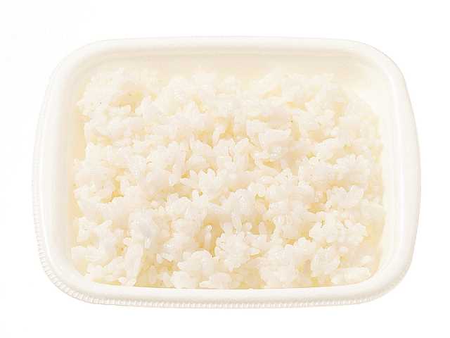 セブンイレブンの御飯を比較する。税込価格：270円、カロリー：340kcal、1円あたりカロリー：1.26kcal/円、たんぱく質：5.6g、1円あたりたんぱく質：0.02g/円、脂質：1.6g、炭水化物：76.4g、糖質：75g、食物繊維：1.4g、食塩相当量：0.1g。こだわりの釜でふっくら炊き上げた御飯です。アレルギー：なし。