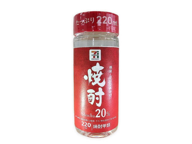 セブンイレブンの７プレミアム焼酎 ２０度 ２２０ＭＬ。税込価格：171円、カロリー：114kcal、たんぱく質：0g、脂質：0g、炭水化物：0g、糖質：0g、食物繊維：0g、食塩相当量：0g。サトウキビ糖蜜を使ったアルコール度数20%のピュアな味わいの焼酎。