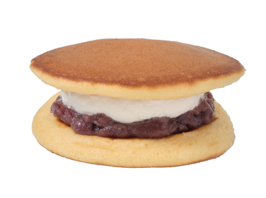 ふわっと生どら焼 つぶあん＆ホイップ セブンイレブン ふんわりしっとり食感のどら焼生地に、十勝産小豆の粒あんと口溶けが良くミルクの味わいが広がるホイップクリームをトッピングした仕立て。