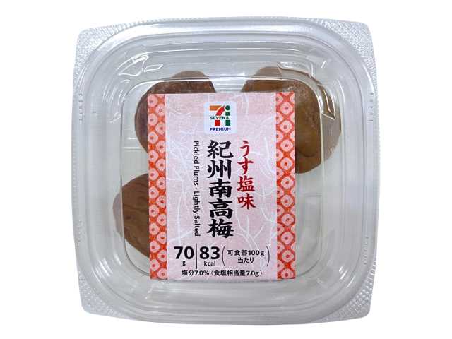 セブンイレブンの７プレミアム 紀州南高梅うす塩味を比較する。税込価格：322円、カロリー：83kcal、1円あたりカロリー：0.26kcal/円、たんぱく質：1.1g、1円あたりたんぱく質：0.01未満g/円、脂質：0.3g、炭水化物：20g、糖質：17.7g、食物繊維：2.3g、食塩相当量：7g。和歌山県産南高梅を使用。梅本来の風味を大切に、後味よくまろやかで食べやすいうす塩味に仕上げました。酸味や塩味、旨味を適度に残した”いい塩梅”の梅干です。アレルギー：なし。