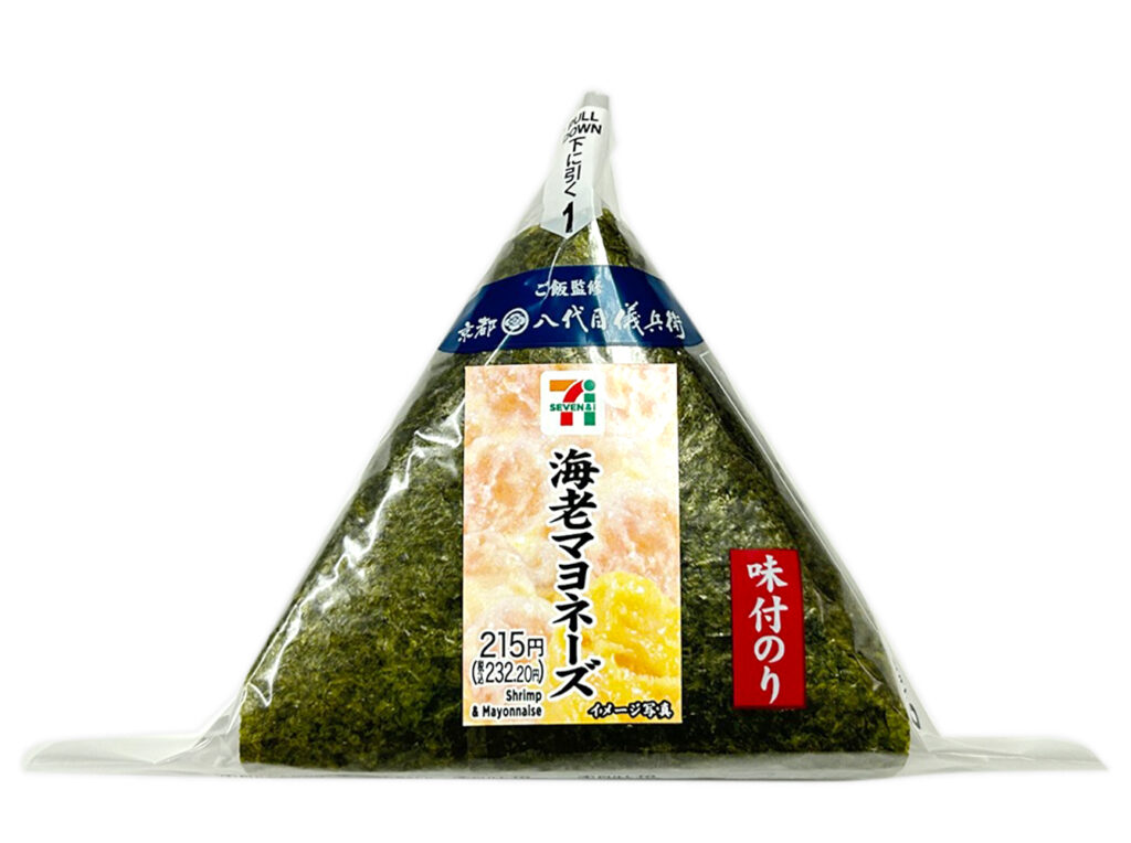 セブンイレブンの味付のりおにぎり 海老マヨネーズを比較する。税込価格：232円、カロリー：214kcal、1円あたりカロリー：0.92kcal/円、たんぱく質：4.3g、1円あたりたんぱく質：0.02g/円、脂質：5.9g、炭水化物：36.7g、糖質：34.9g、食物繊維：1.8g、食塩相当量：1g。人気のある海老マヨネーズを具材にしたおにぎりです。アレルギー：卵、乳、小麦、えび。