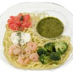 冷製パスタ 海老とブロッコリーのバジル セブンイレブン 爽やかな風味のバジルソースの冷製パスタ。具材にトマトとクリームチーズソースを合せることで酸味とクリーム感が加わり、食べ進みの良い仕立て。