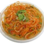 辛ねぎ信州味噌ラーメン セブンイレブン ラー油などで辛味を付けた辛ねぎをたっぷりと盛り付けた信州味噌ラーメンです。