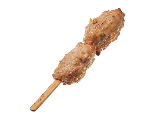 セブンイレブンのおでん なんこつ入り鶏つくね串を比較する。税込価格：180円、カロリー：66kcal、1円あたりカロリー：0.37kcal/円、たんぱく質：7g、1円あたりたんぱく質：0.04g/円、脂質：4g、炭水化物：0.7g、糖質：0.5g、食物繊維：0.2g、食塩相当量：0.8g。なんこつを入れることで、コリコリとした食感が特長の鶏つくね串です。アレルギー：卵、乳、小麦 特定原材料に準ずる20品目: 大豆、鶏肉。