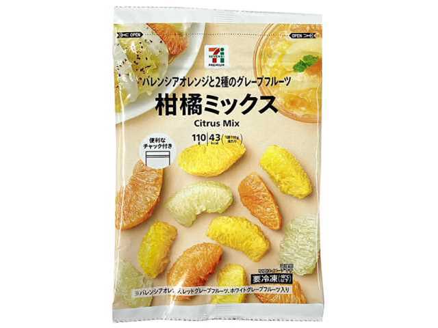 セブンイレブンの７プレミアム 柑橘ミックスを比較する。税込価格：268円、カロリー：43kcal、1円あたりカロリー：0.16kcal/円、たんぱく質：1g、1円あたりたんぱく質：0.01未満g/円、脂質：0.3g、炭水化物：9.4g、糖質：8.8g、食物繊維：0.6g、食塩相当量：0g。バレンシアオレンジと２種のグレープフルーツを使用した柑橘ミックスです。アレルギー：なし。