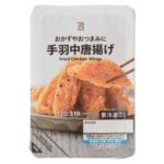 セブンイレブンの７プレミアム 手羽中唐揚げを比較する。税込価格：322円、カロリー：319kcal、1円あたりカロリー：0.99kcal/円、たんぱく質：18.3g、1円あたりたんぱく質：0.06g/円、脂質：19.8g、炭水化物：16.9g、糖質：16.4g、食物繊維：0.5g、食塩相当量：1.4g。手羽中の唐揚げにスパイスを利かせて甘辛く味付けました。アレルギー：乳、小麦。