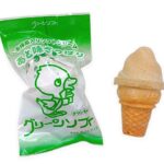 セブンイレブンの玉林園 グリーンソフトを比較する。税込価格：251円。アレルギー：乳、小麦。