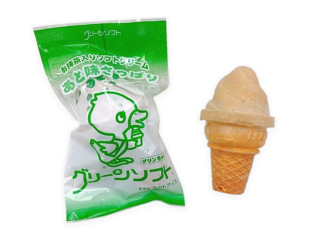 セブンイレブンの玉林園 グリーンソフトを比較する。税込価格：251円。アレルギー：乳、小麦。