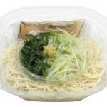 あごだしが決め手 島原手延べそうめん セブンイレブン 島原手延べそうめんをあごだしが効いたつゆと３種薬味でさっぱり食べられるぶっかけそうめん。