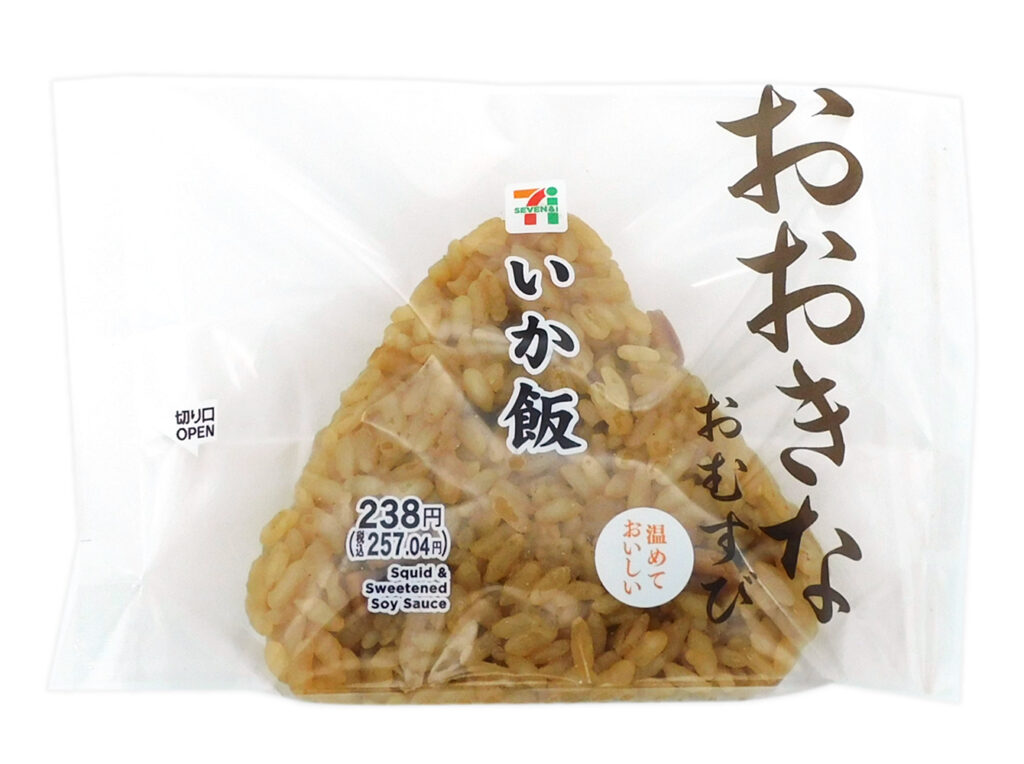 セブンイレブンのおおきなおむすび いか飯を比較する。税込価格：257円、カロリー：274kcal、1円あたりカロリー：1.07kcal/円、たんぱく質：7g、1円あたりたんぱく質：0.03g/円、脂質：2.2g、炭水化物：57.7g、糖質：55.5g、食物繊維：2.2g、食塩相当量：2.3g。醤油ベースの甘辛いタレでじっくりと煮込んで柔らかい食感に仕上げた、いかの風味が広がる炊き込み御飯です。アレルギー：小麦。