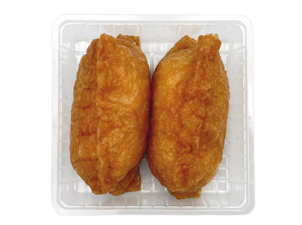 セブンイレブンのだし仕立てのいなり２個を比較する。税込価格：257円、カロリー：209kcal、1円あたりカロリー：0.81kcal/円、たんぱく質：6.3g、1円あたりたんぱく質：0.02g/円、脂質：4.5g、炭水化物：36.2g、糖質：35.2g、食物繊維：1g、食塩相当量：1.6g。昆布のだしを効かせたいなり揚げと酢飯を組み合わせたいなり寿司の詰め合わせです。アレルギー：小麦。